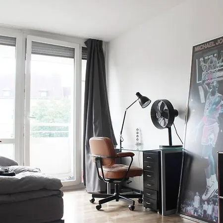 Cozy Apt Near Oktoberfest & Metro *
